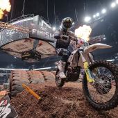 Billy Bolt von Husqvarna Factory Racing hat seine Dominanz in der diesjährigen FIM SuperEnduro Weltmeisterschaft fortgesetzt und alle drei Rennen beim dritten Halt der Serie in Israel gewonnen.